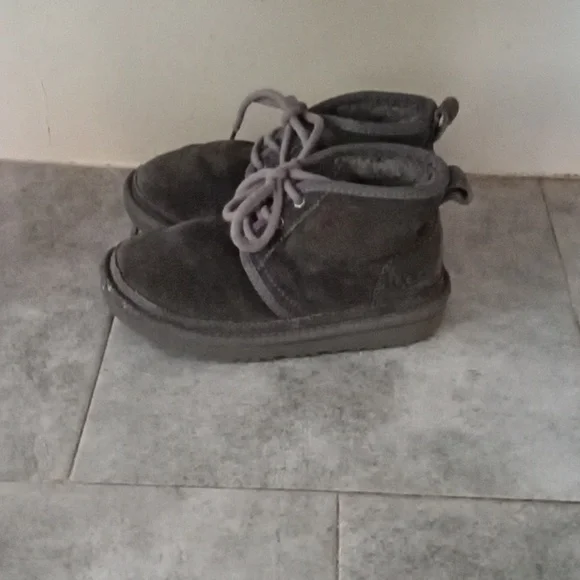 UGG boots size 13 de niño - Picture 4 of 5